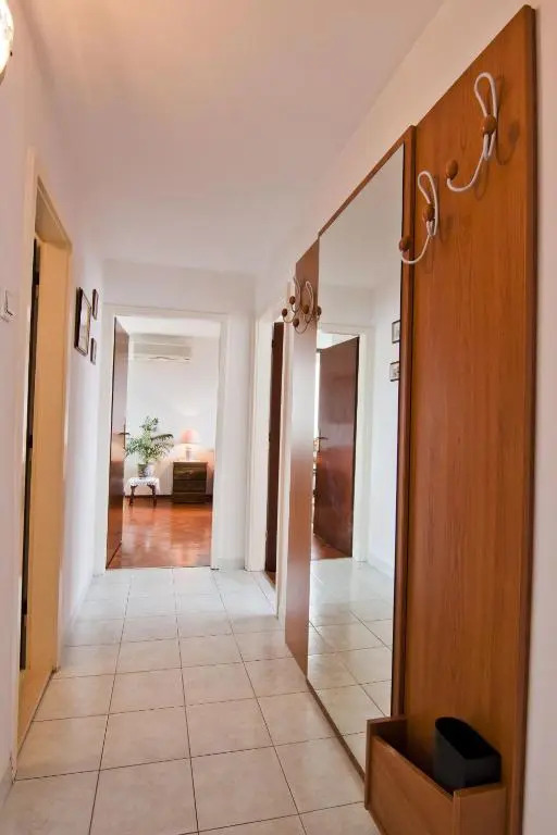 Tennis Apartment