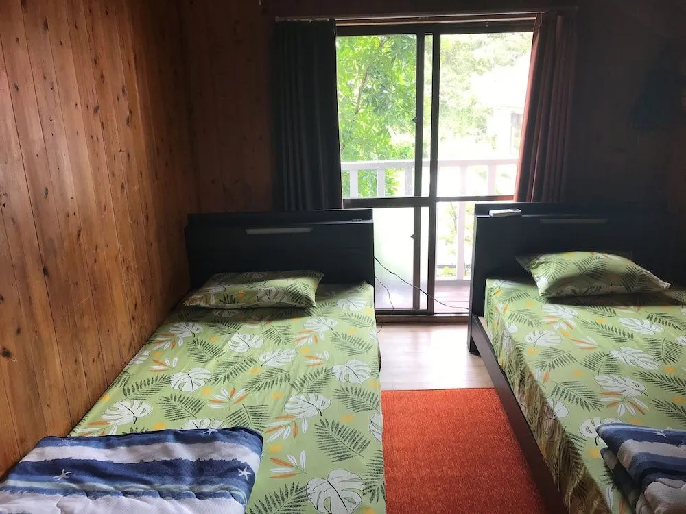 Guest House Long Island - Hostel