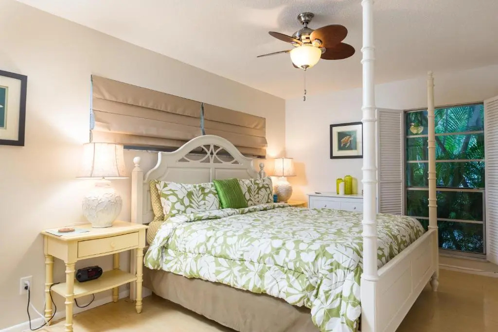 Crescent Street 1138 A, pet-friendly, 2 bedrooms, Pool, Walk to the beach