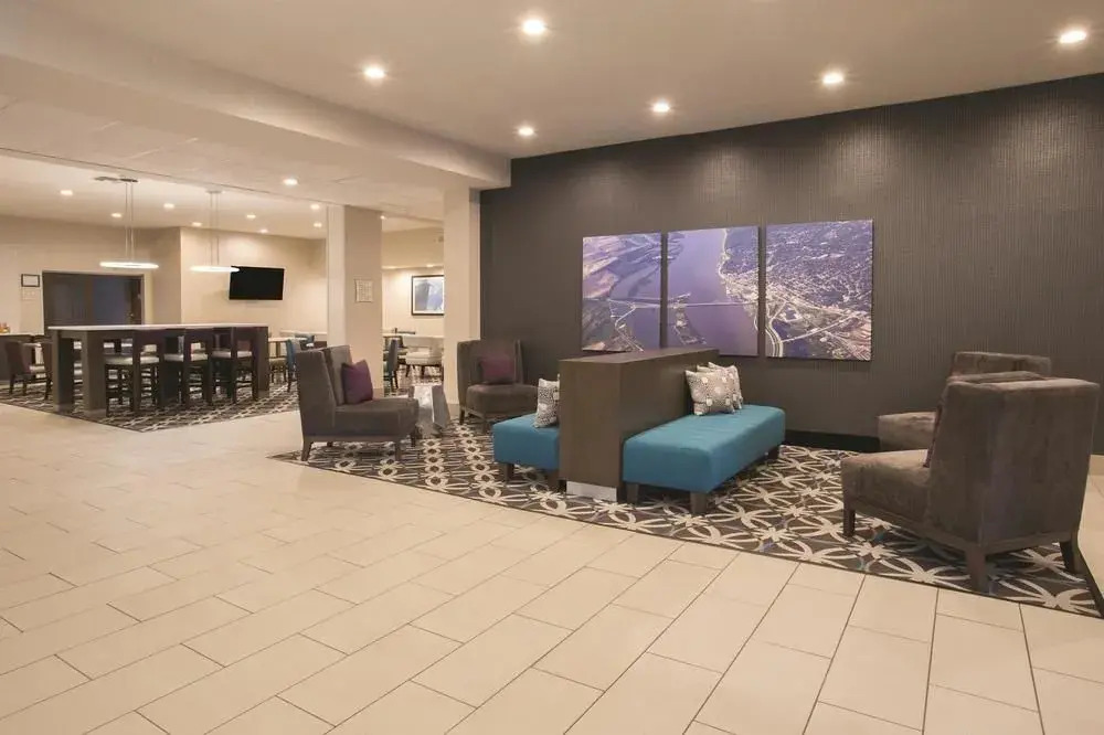 La Quinta Inn & Suits by Wyndham Pontoon Beach IL