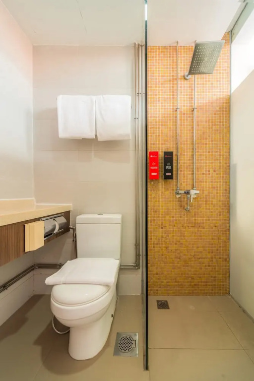 RedDoorz Premium @ Serangoon (SG Clean, Staycation Approved)