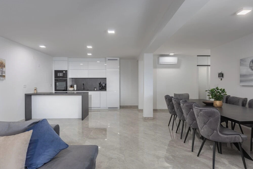 Spacious Pool Apartment Crikvenica