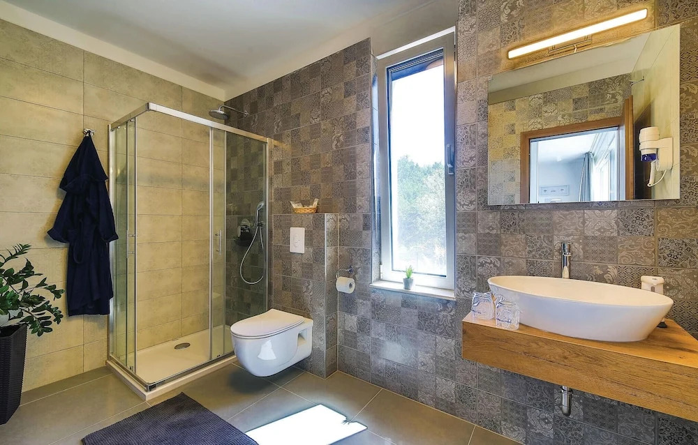 Beautiful Home in Okrug Donji With Sauna, Wifi and 5 Bedrooms