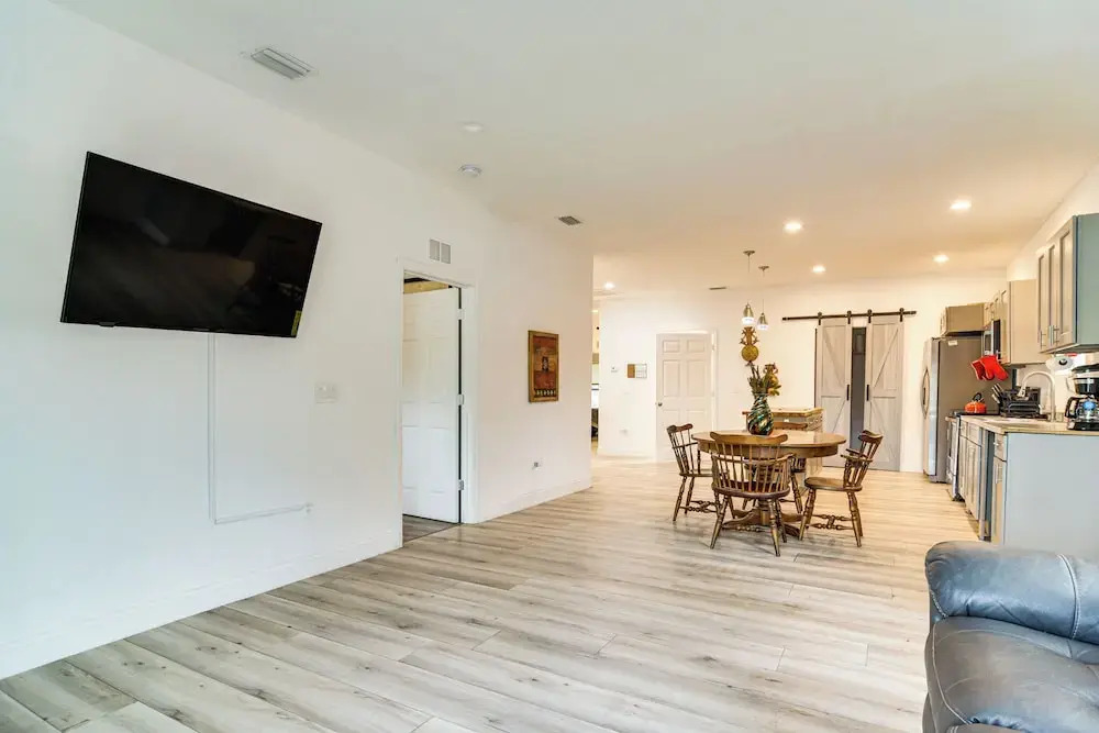 Close to Attractions: Tampa Retreat w/ Yard!