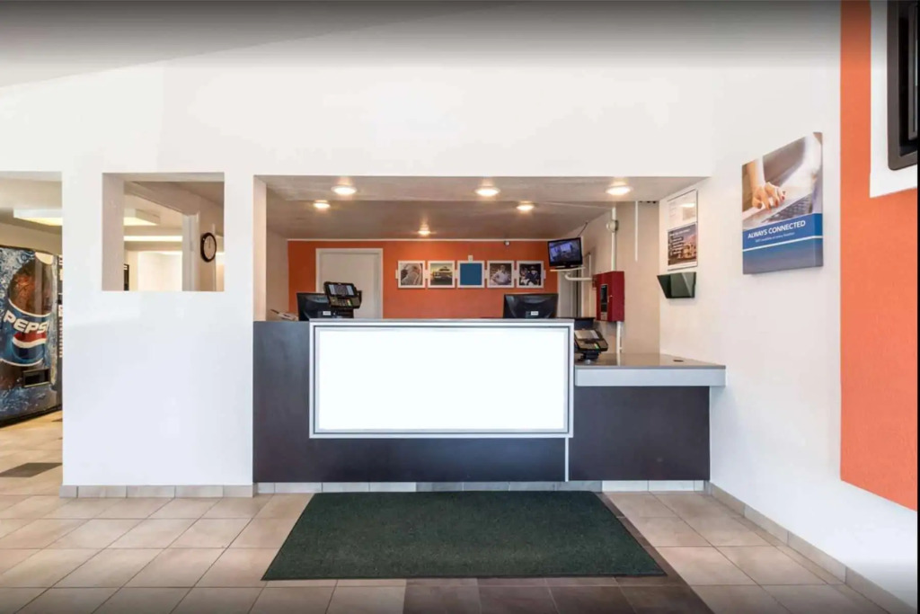 Travelodge by Wyndham Lansing