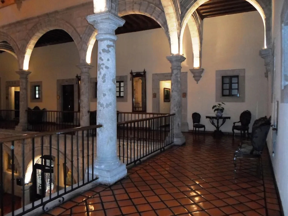 Hotel Virrey De Mendoza