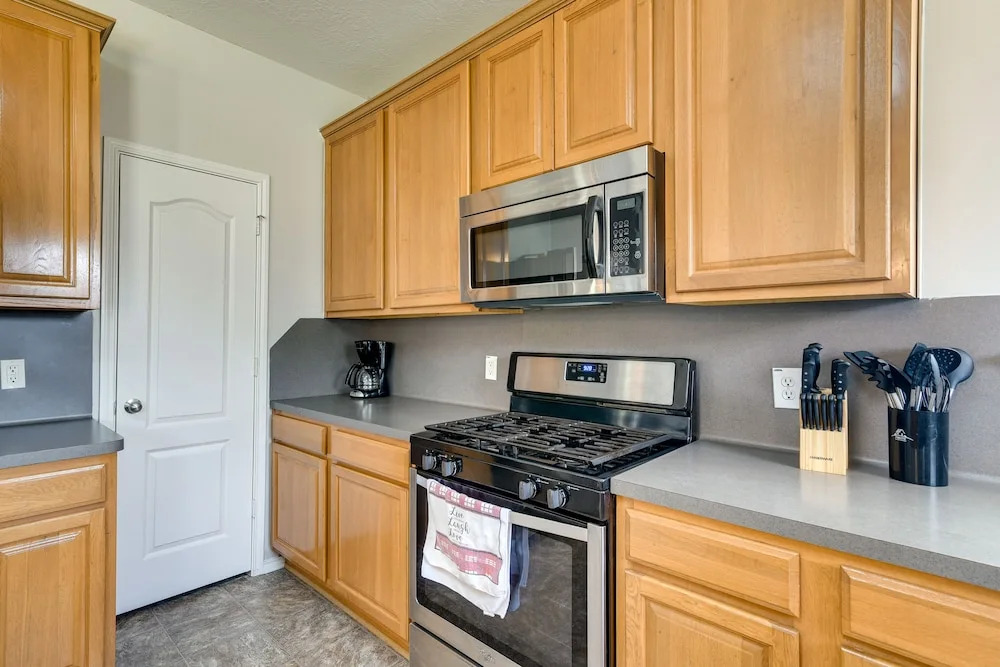 Pet-friendly Pearland Home ~ 21 Mi to Houston!