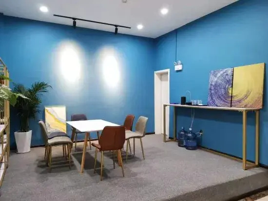Zhenning Qianyi Hotel