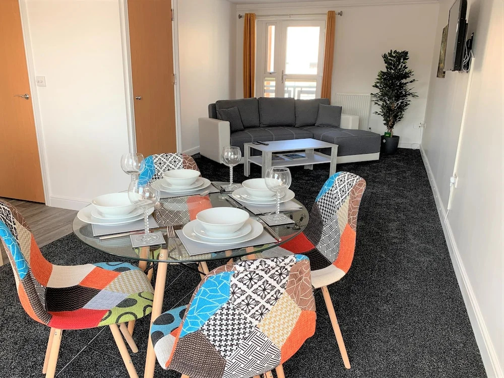 Toothbrush Apartments - 2 Bed 1 Bath Apt