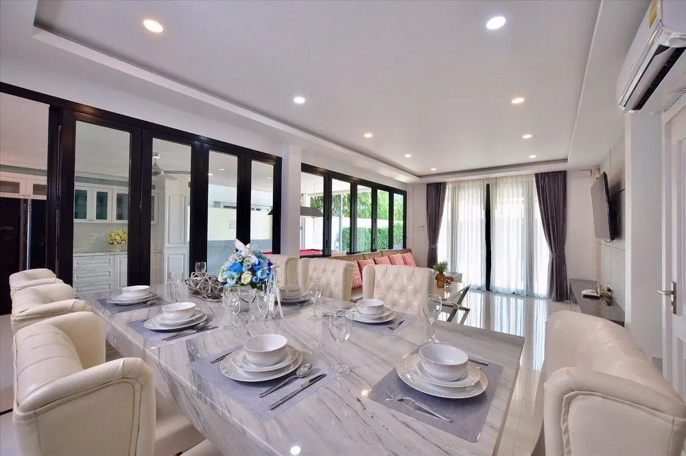 Exquisite Pool Villa J - Pattaya Pool Villa