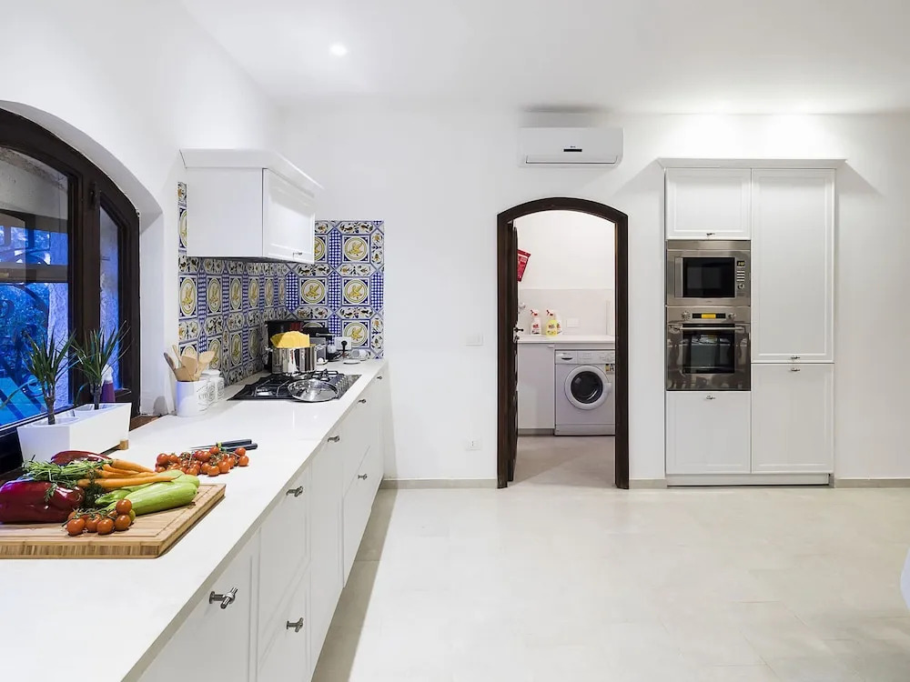 Exclusive Villa With Private Swimming Pool That Enjoys a Splendid Seafront View