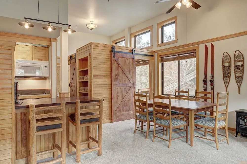 2796 Slopeside 2 Bedroom Condo by RedAwning