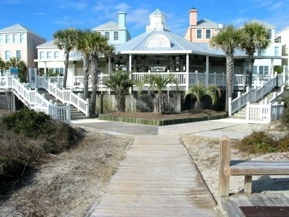 5-star Reviews + Close-to-the-beach = Perfect Vacation! 2 Bedroom Villa