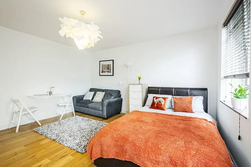 Studio Flat near Victoria Station