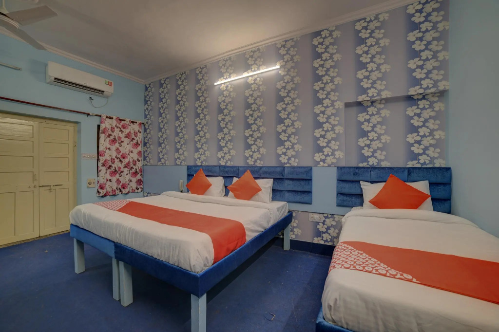 OYO 28453 Meenu Inn