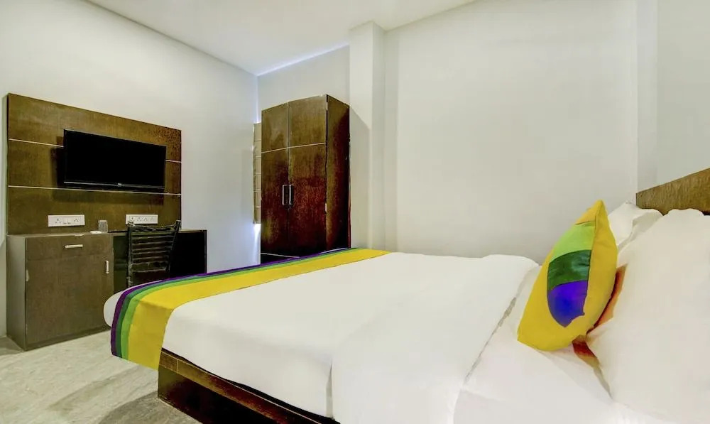 Hotel O S7