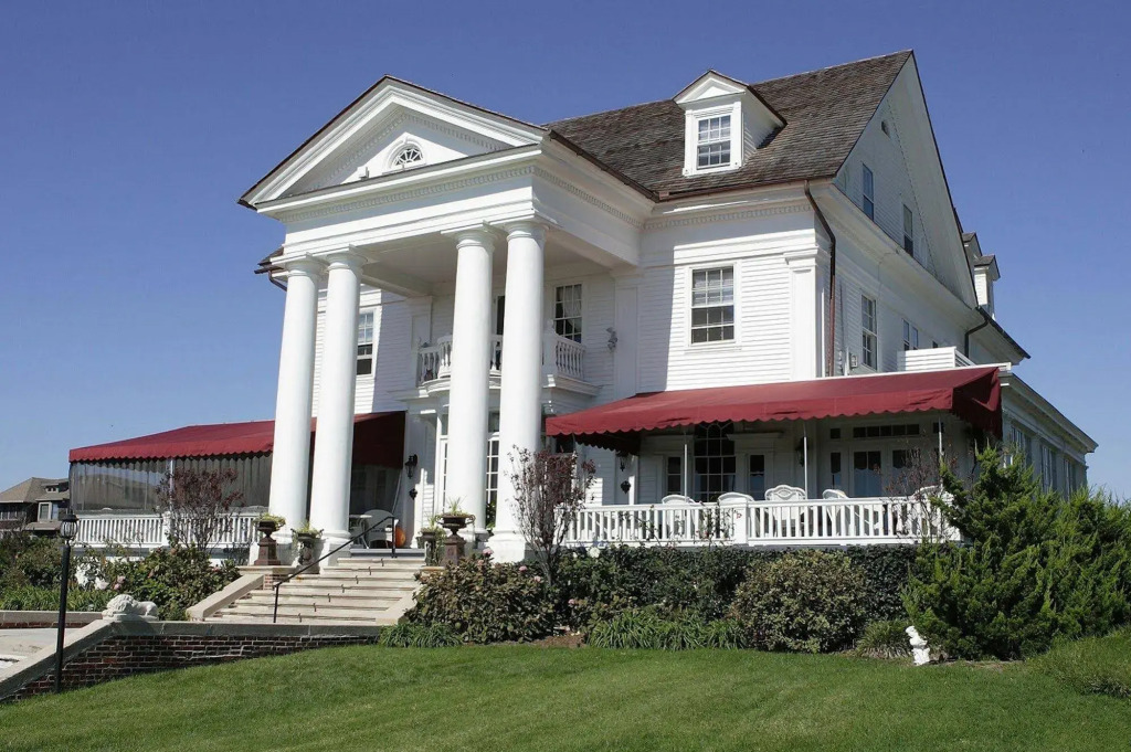 Peter Shields Inn & Restaurant