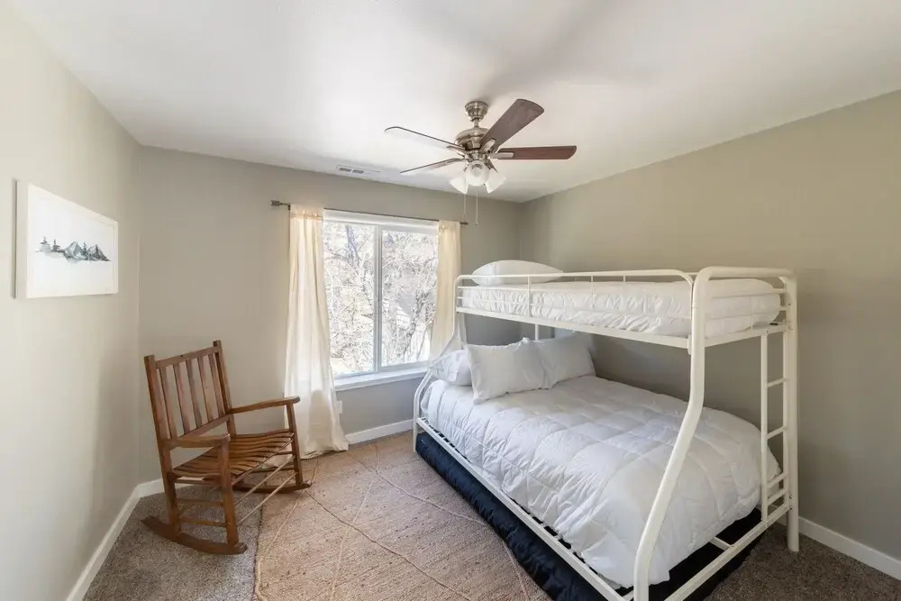 Kodiak by Avantstay - Picturesque Big Bear Home w Modern Amenities & Large Balcony