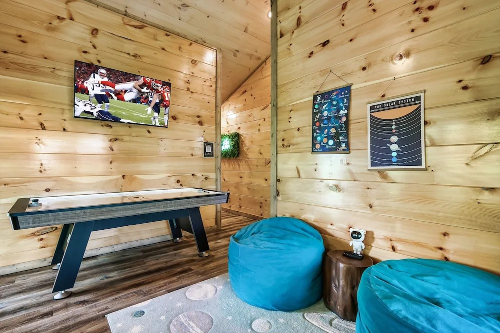 Eagle Splash Vista| Pool Projector, Pet Friendly, Game Room