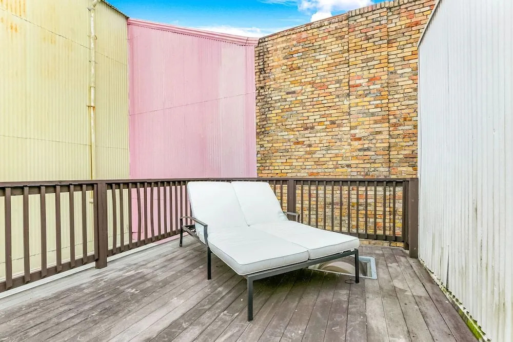 Charming New Orleans Townhouse Near All City Hot Spots