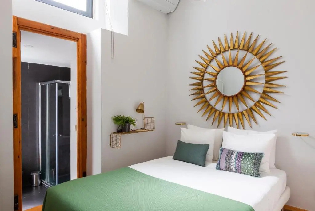 Alfama Terrace Apartment With Authentic XVIII Tiles And Historic Notes 3 Bedrooms & 2 Bathrooms AC