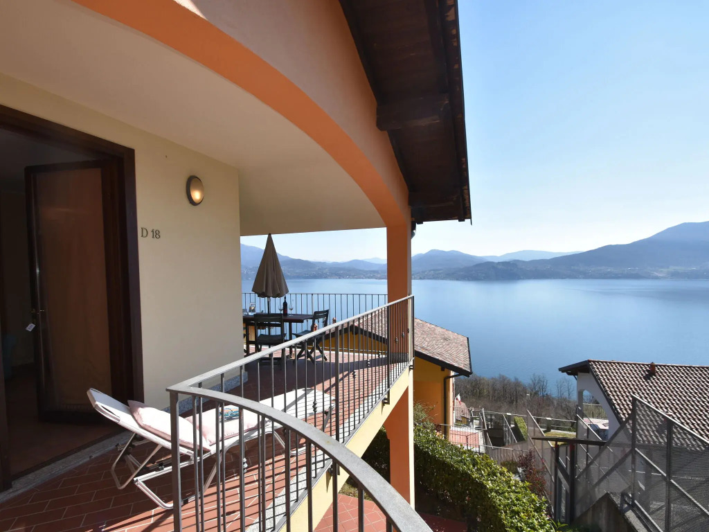 Lakeview apartment in Oggebbio with swimming pool