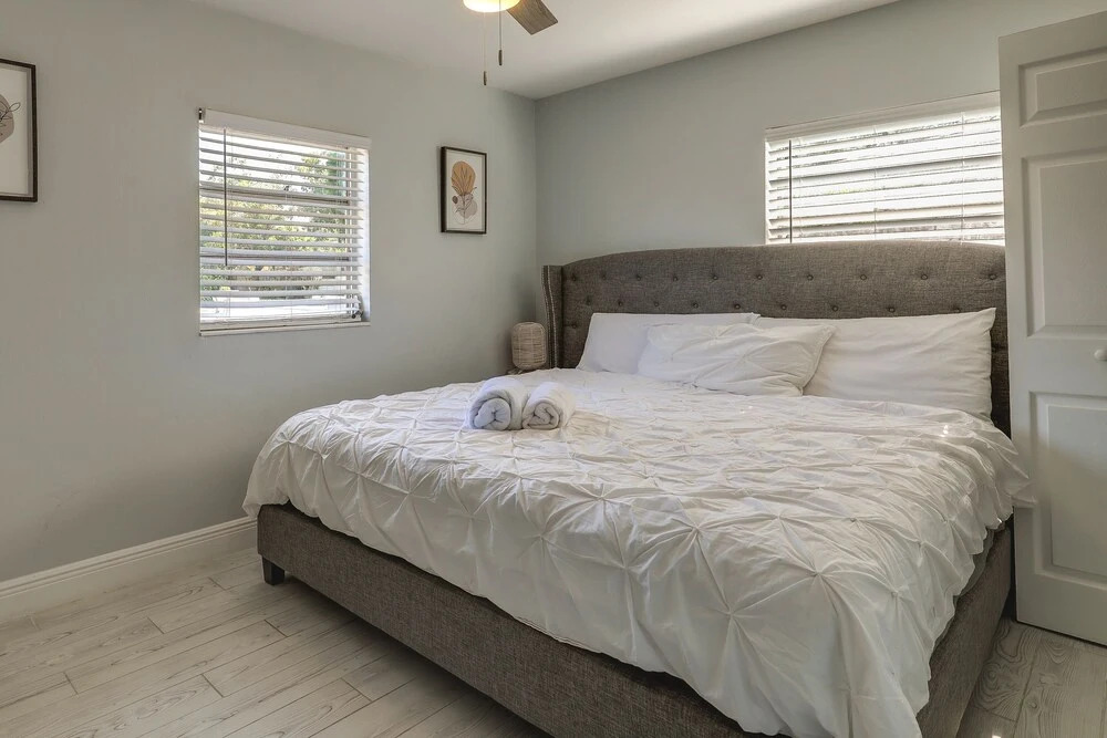 Tampa Home w/ Patio - 1 Mi to Busch Gardens!
