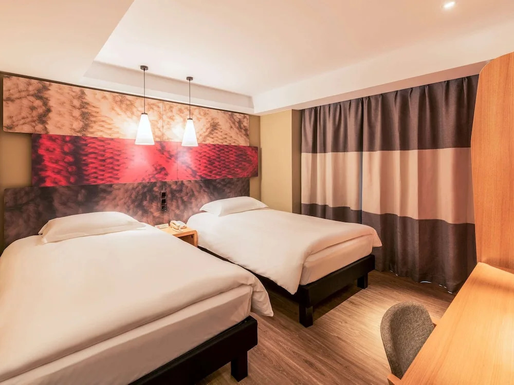 ibis Taipei Jianguo North Road Hotel