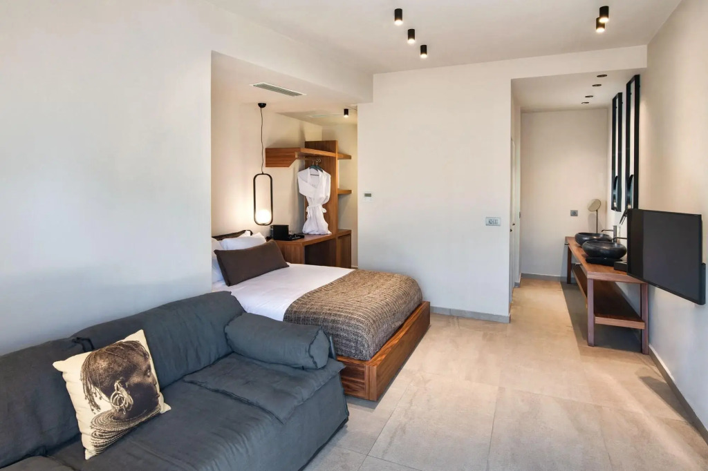 Uma Ray Suites