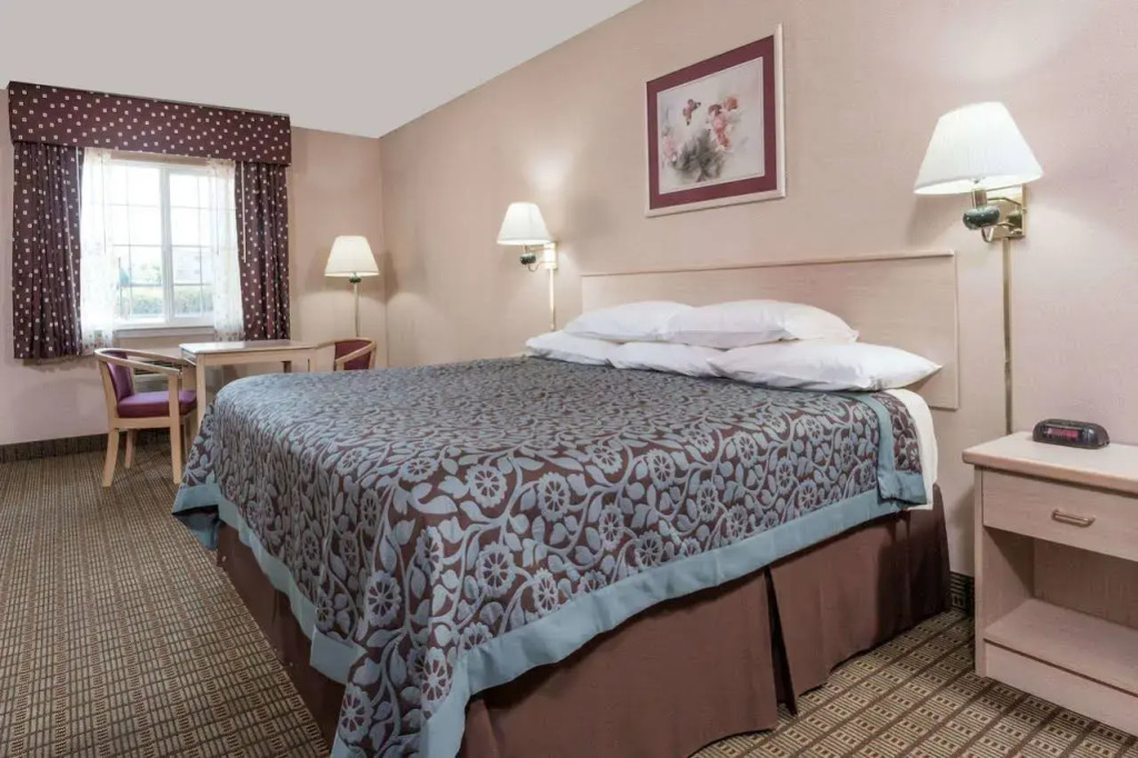 Days Inn by Wyndham Portland Central