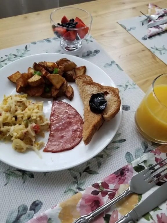 Hill Road Manor Bed & Breakfast