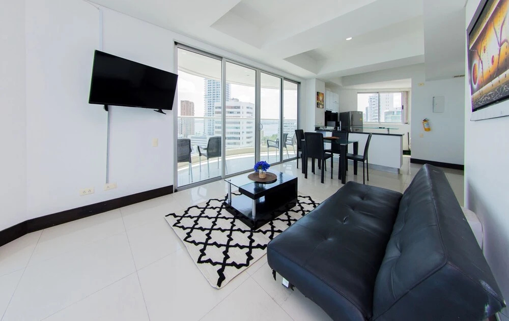 Dream Apartment, Facing the sea
