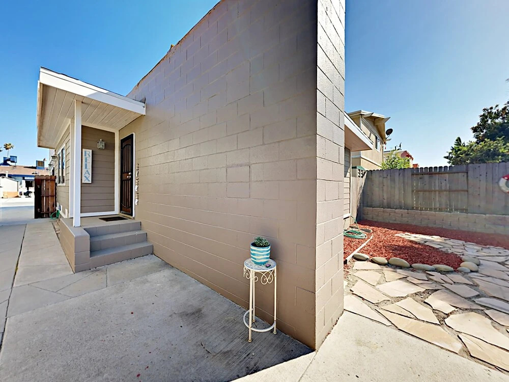 1137 Montauk Ln Duplex Lower Unit 2 Bedrooms 1 Bathroom Duplex