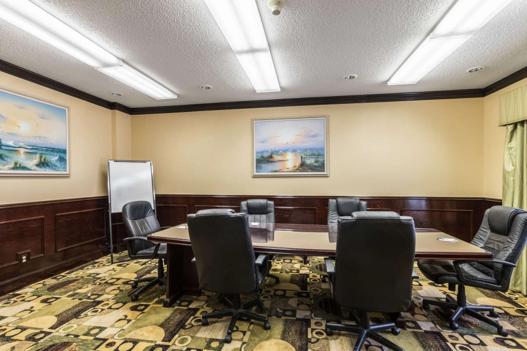 Quality Suites Burleson - Ft Worth
