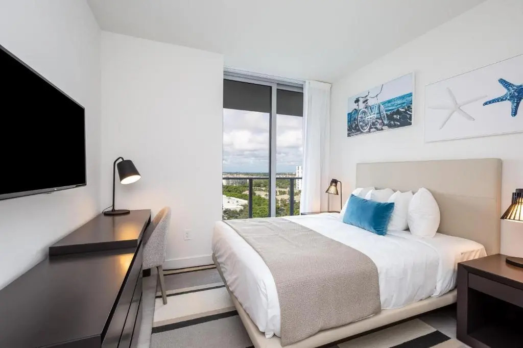 Spacious 3 Bedroom at Hyde Beach House 12th floor