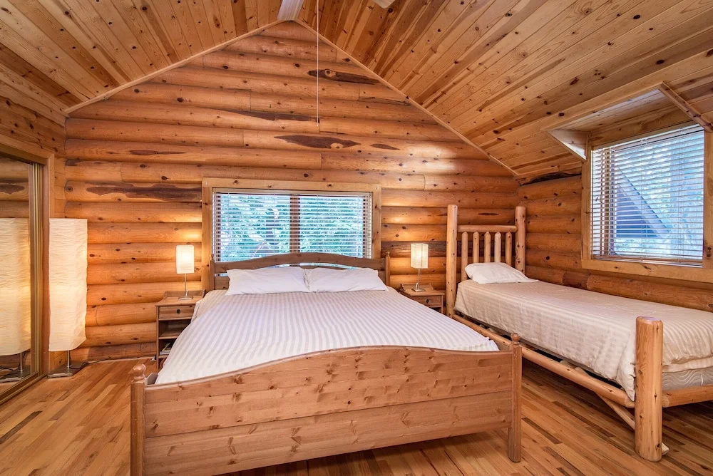 Log  W/ Hot Tub, Billiards & Mt. Tallac Views 4 Bedroom Home