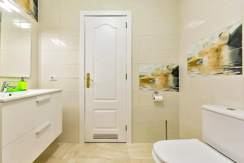 YELLOW 3 bedroom large apartment for 10 guests