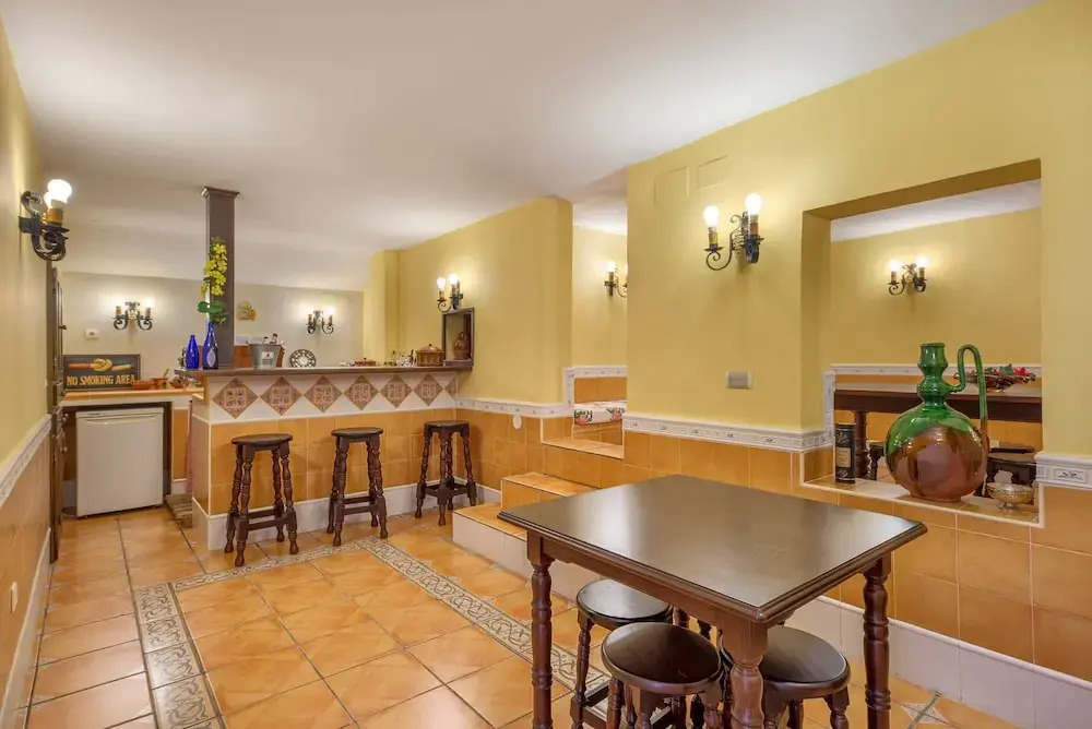 Villa - 5 Bedrooms with Pool and WiFi - 107872