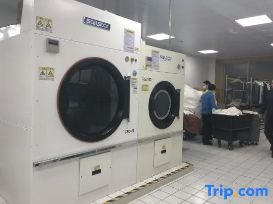 Urumqi Hongshunchang Hotel (Railway Bureau Beijing Road Huijia Times Store)