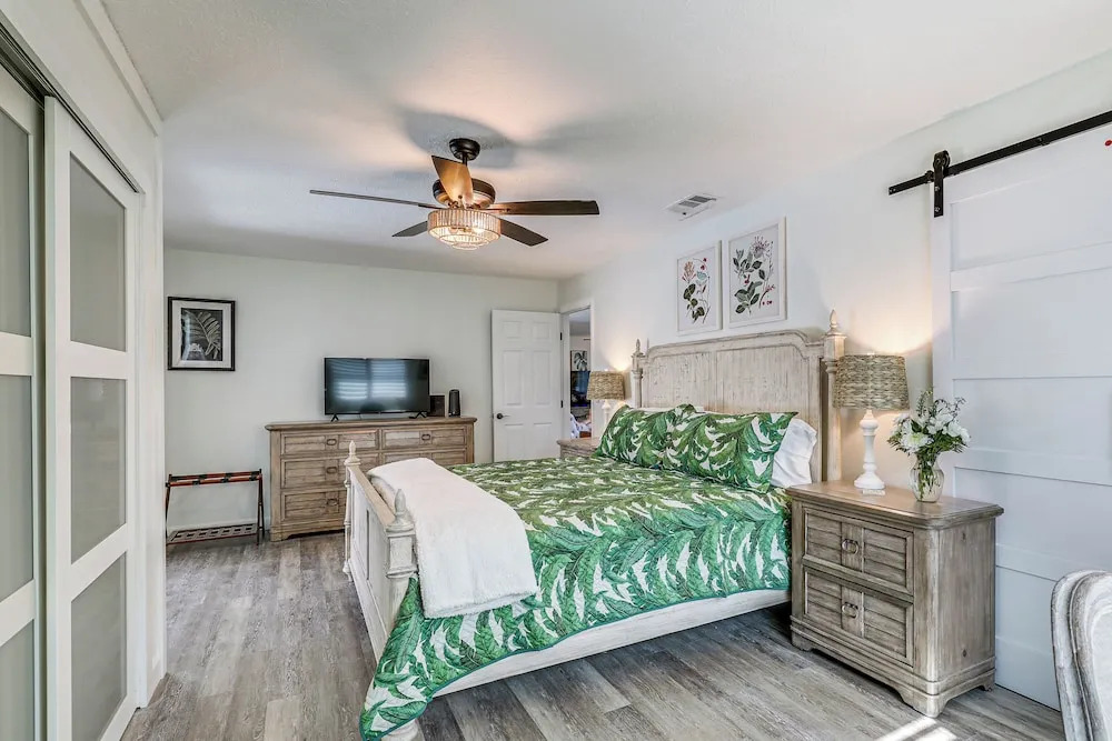 Apollo Beach Oasis: Lanai + Heated Pool!