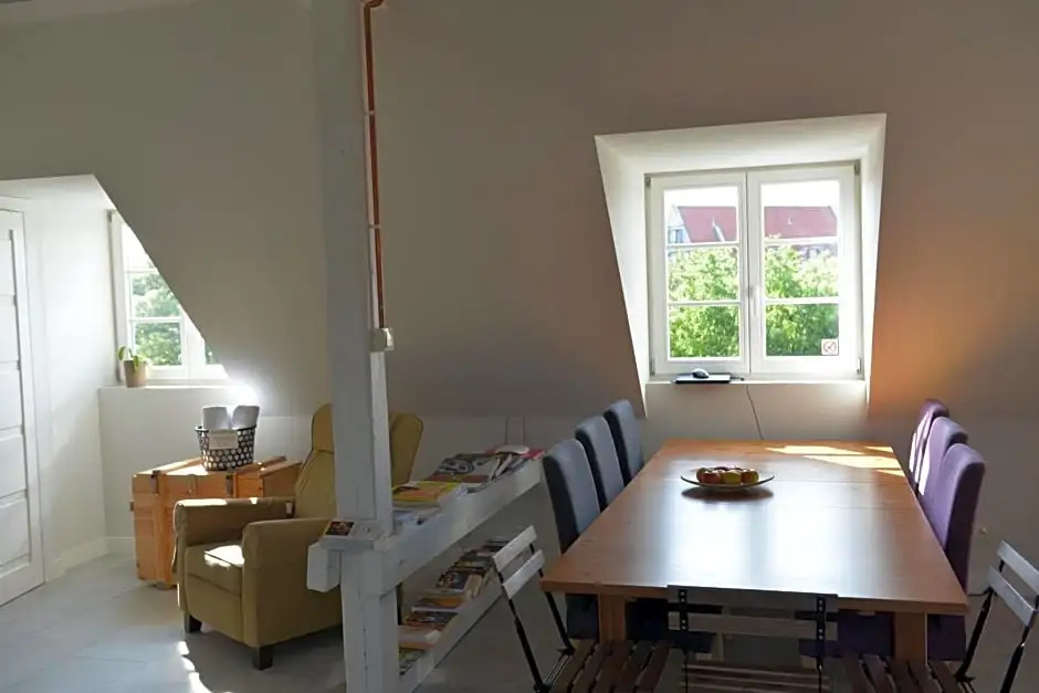 Five Point Hostel & Apartments