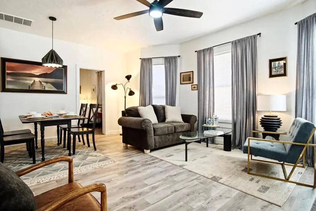 Modern Comfort 2 Bedrooms