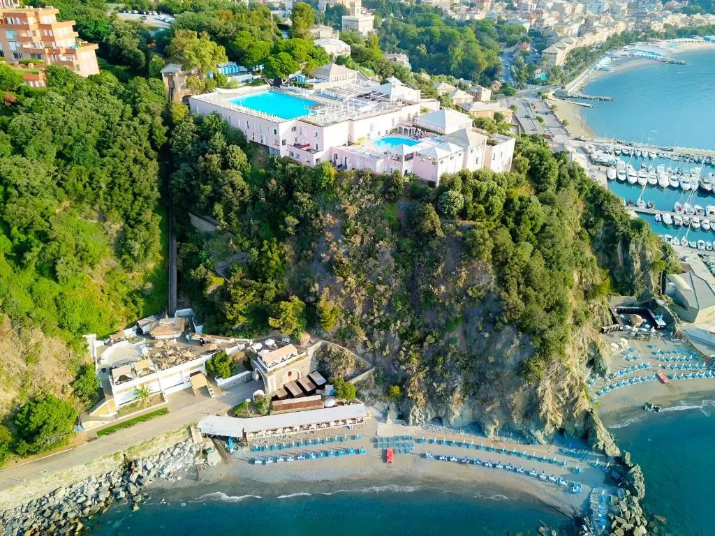 Hotiday Arenzano Pineta