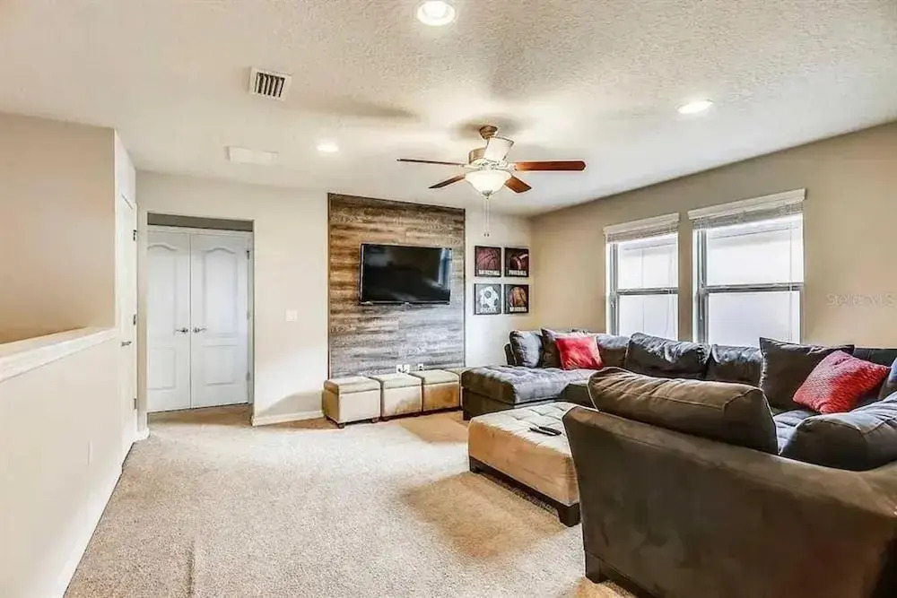 Gorgeous 5Bd w Private Pool Windsor Westside 8893