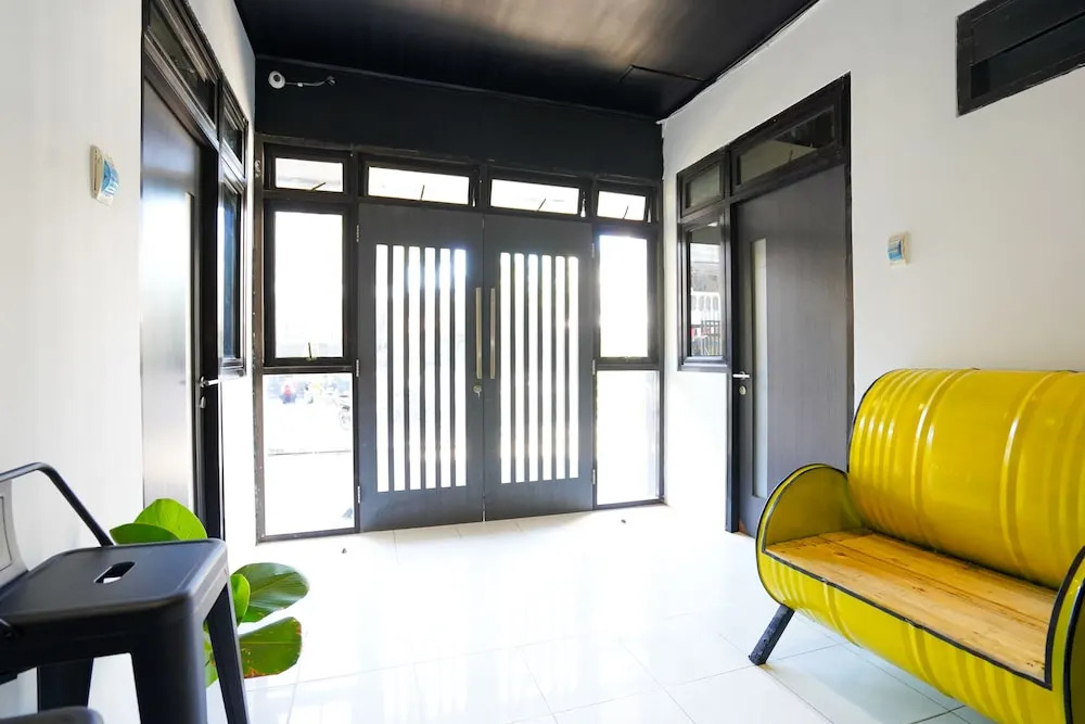 Oyo 1293 Claudya Residence