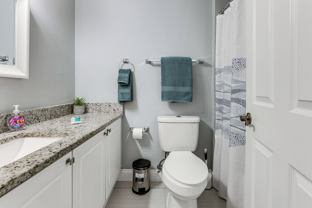 5 Mi to Wdw! Spacious Resort Escape w/ Pool Access