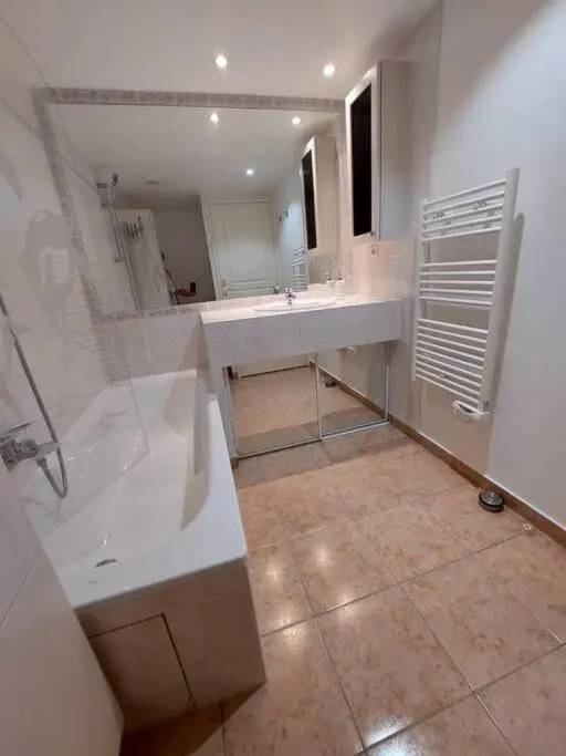 Appartement T3 agréable, proche centre et plage.