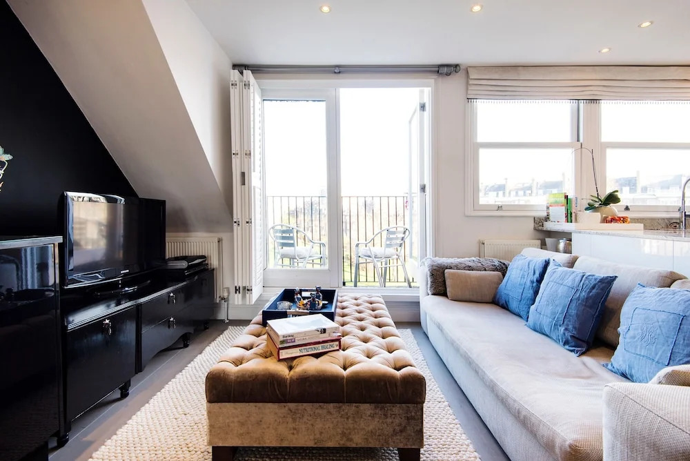 Balcony Apartment In Little Venice