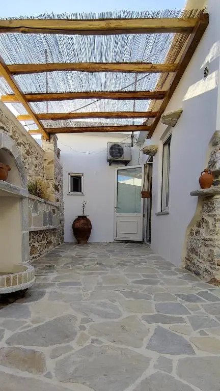 Laina Traditional Guest House