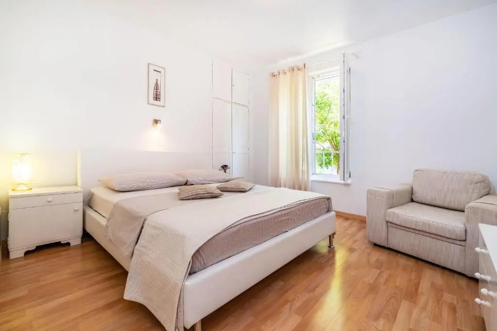 Near old town apartment with free parking and air condition in each room